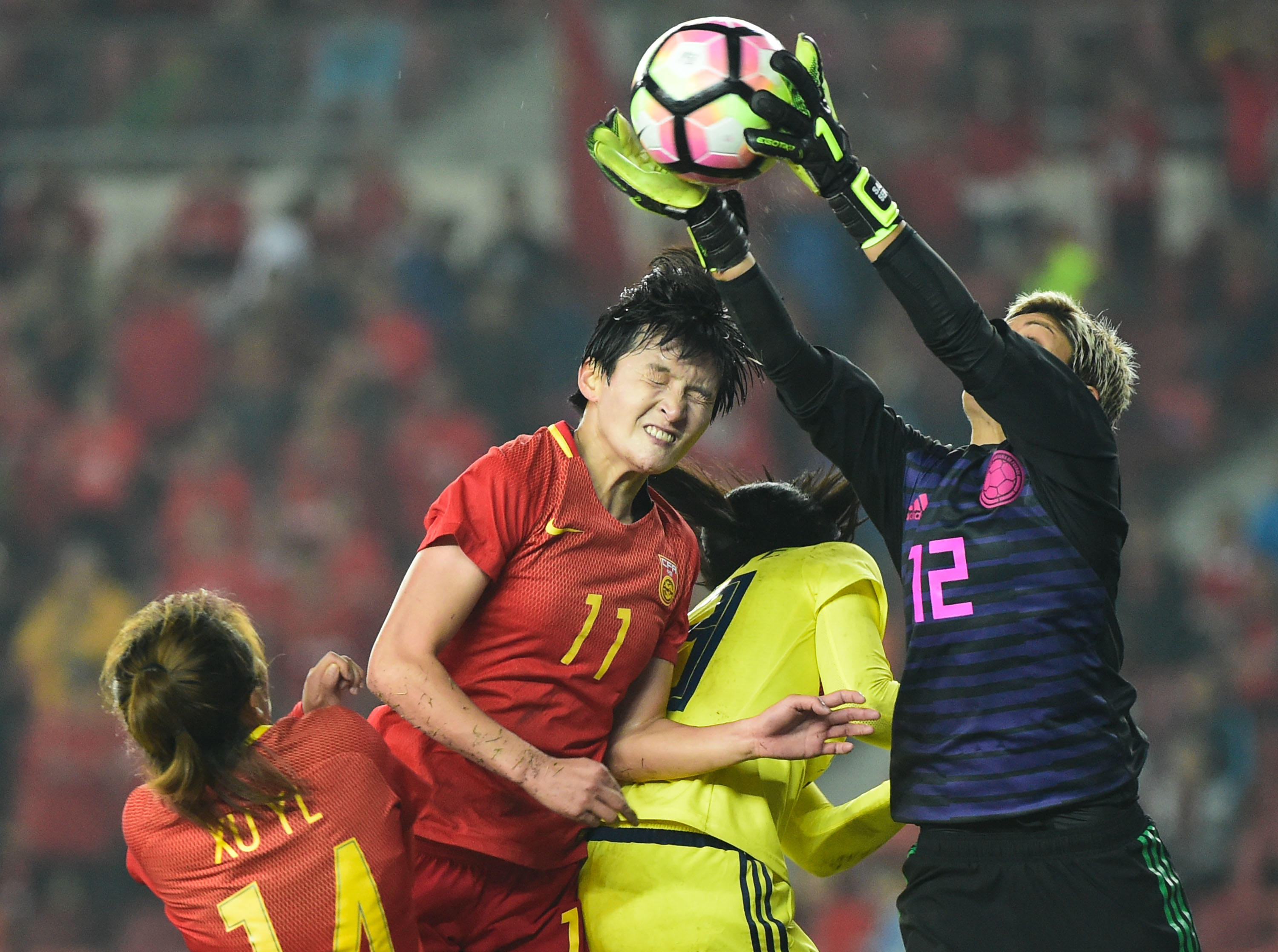 亚洲女子足球赛事中，中国队夺得冠军