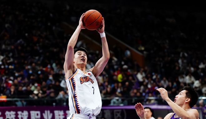 上海男篮成功战胜对手,展现出色表现 上海男篮成功战胜对手,展现出色表现