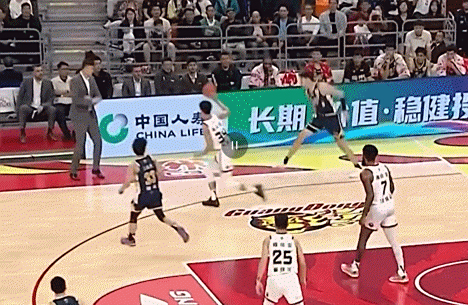 江苏男篮击败四川队，终结连败