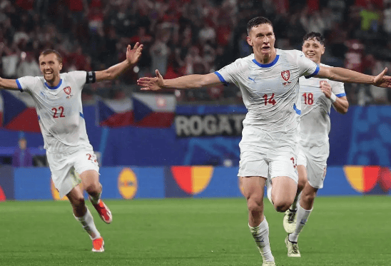 克罗地亚主场迎战俄罗斯，双方激烈对抗的简单介绍