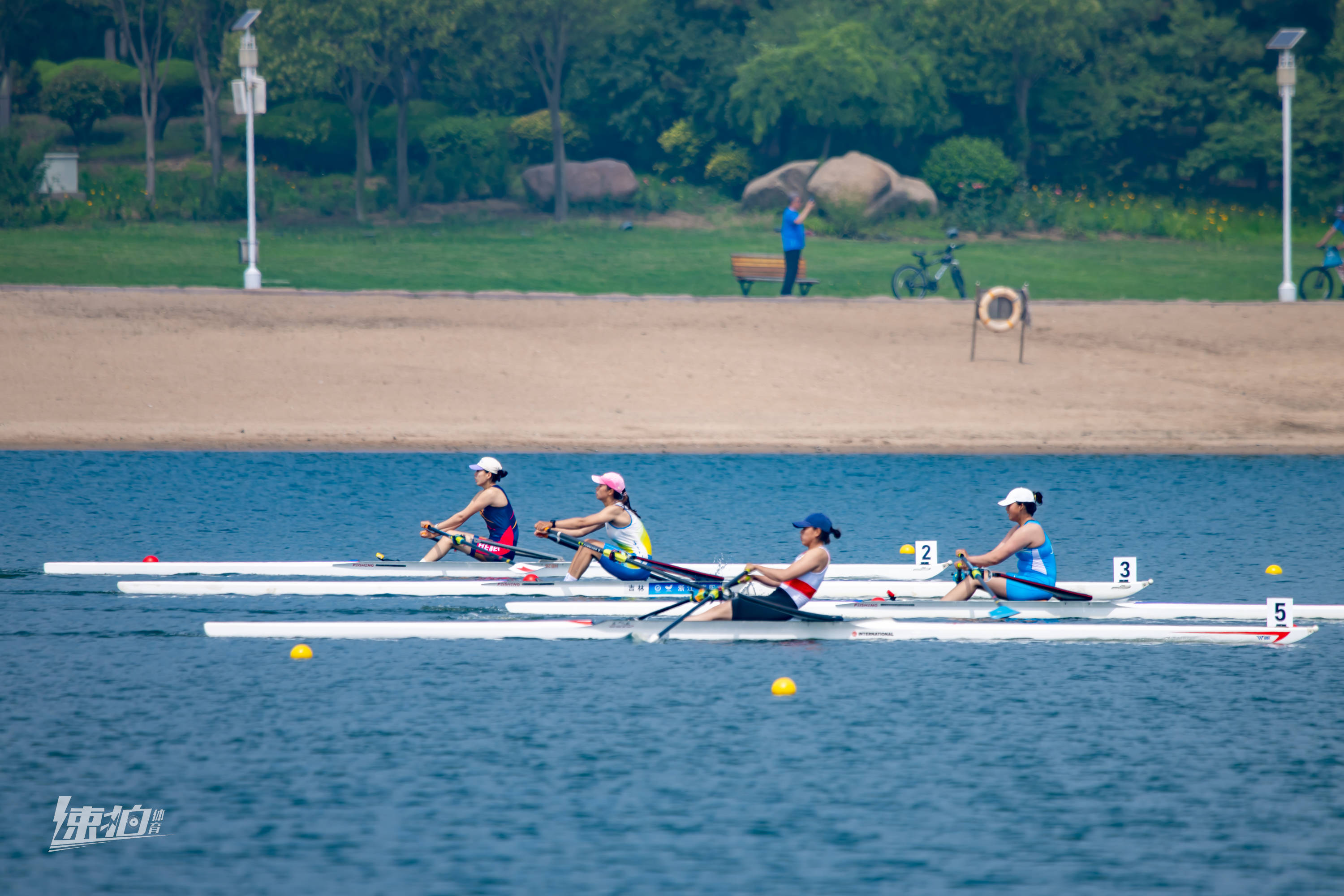 赛艇比赛惊险刺激！新西兰队夺得冠军！