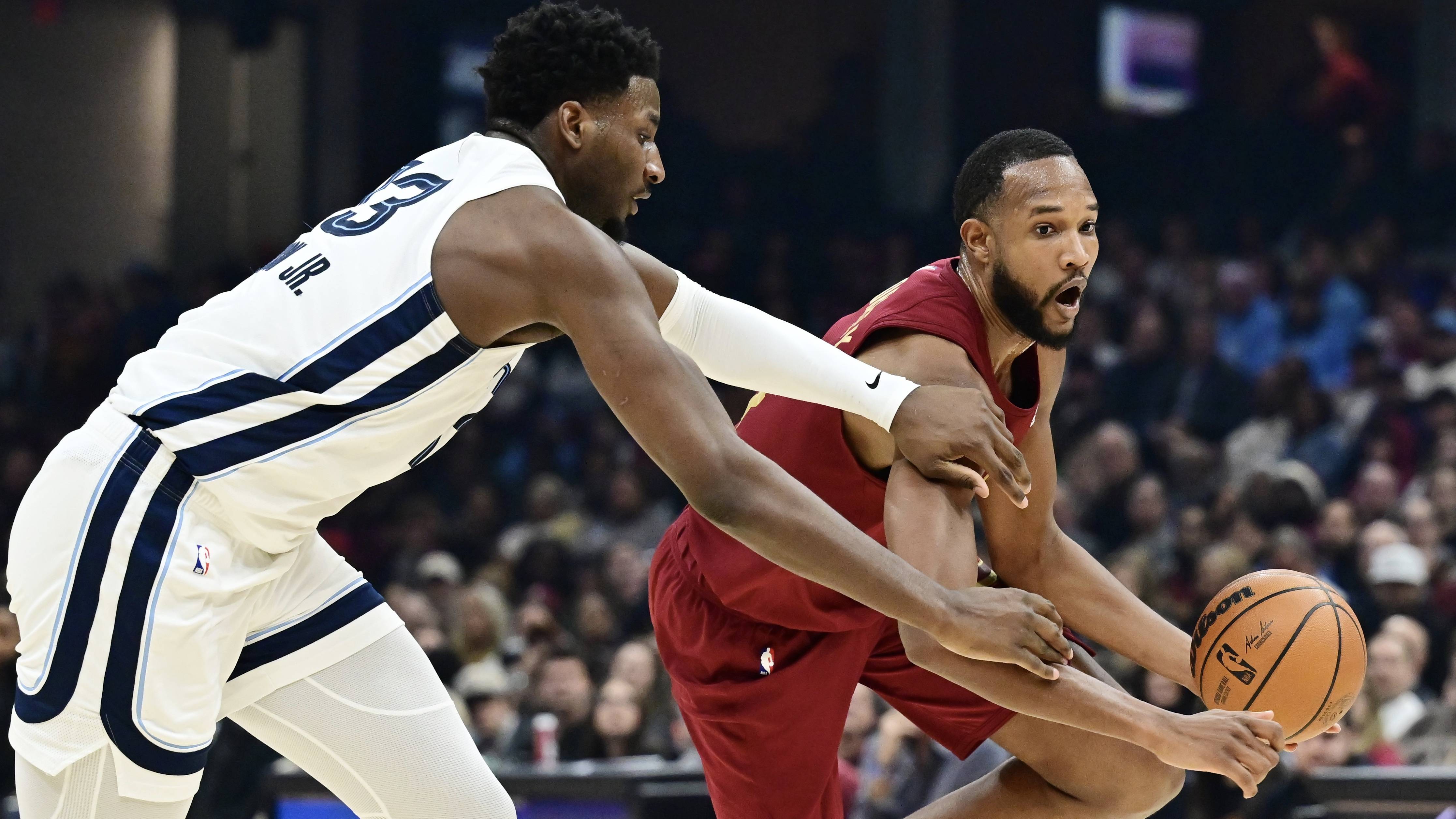 关于灰熊球员杰克逊在训练中受伤，恐无法参加近期比赛的信息